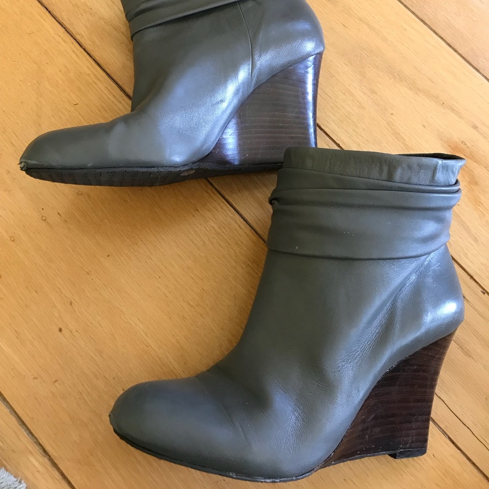 WORN Banana Republic grey wedge bootie 38
